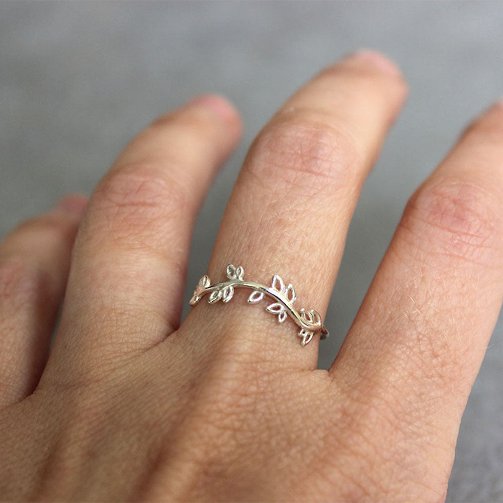 Dainty silver leaf ring – Anata Jewelry - Main Image